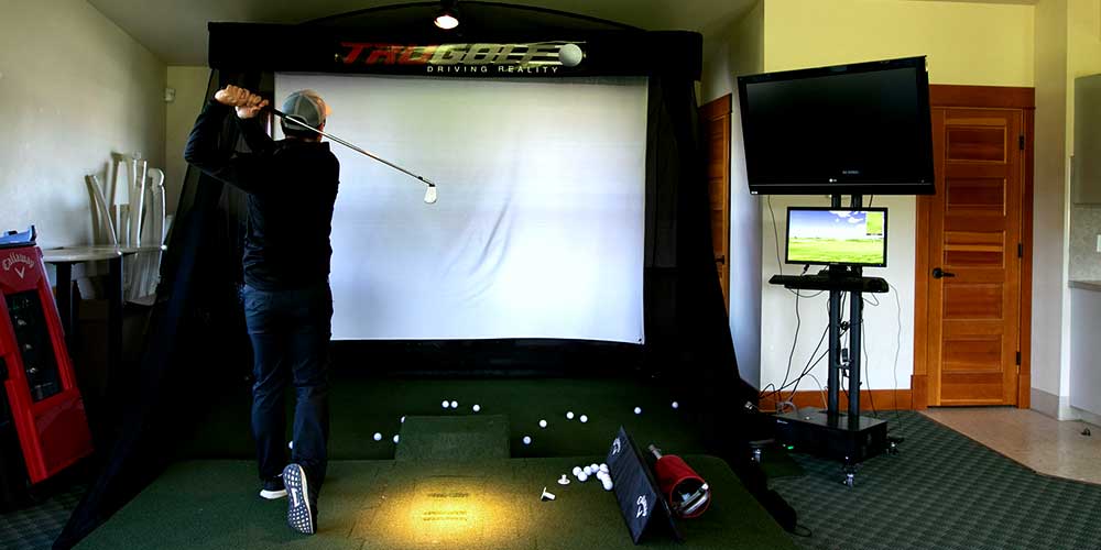 Indoor golf simulator at Swinomish Golf Links